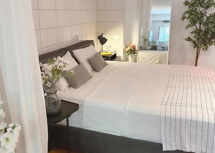 Stylish & Cozy Studio